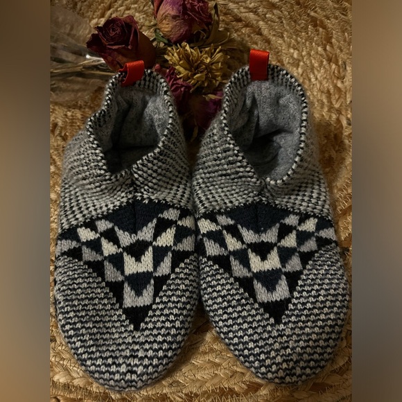 BOMBAS women’s medium slipper ( like new ) ~ - Picture 1 of 2